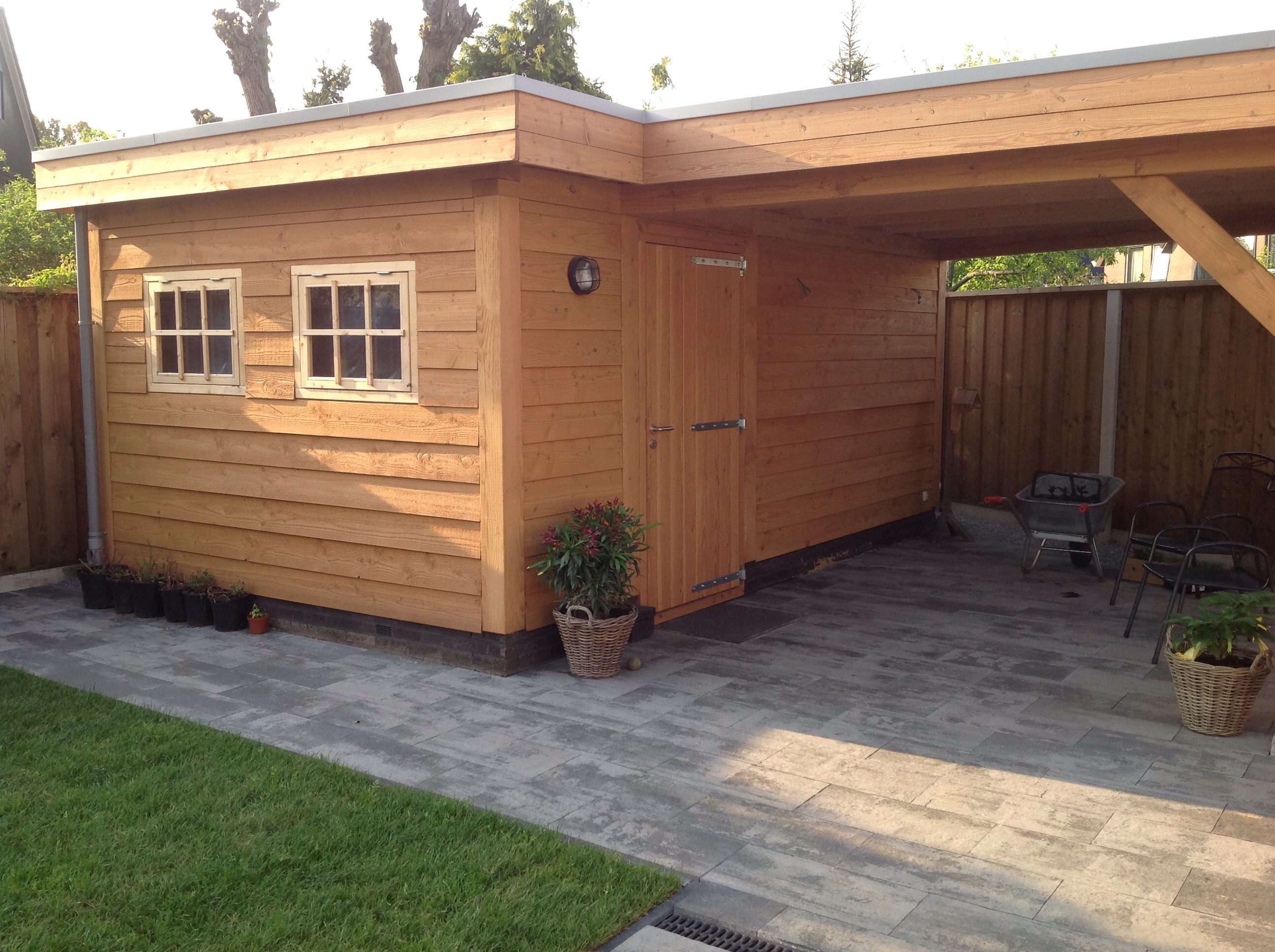 Tuinhuis met overkapping